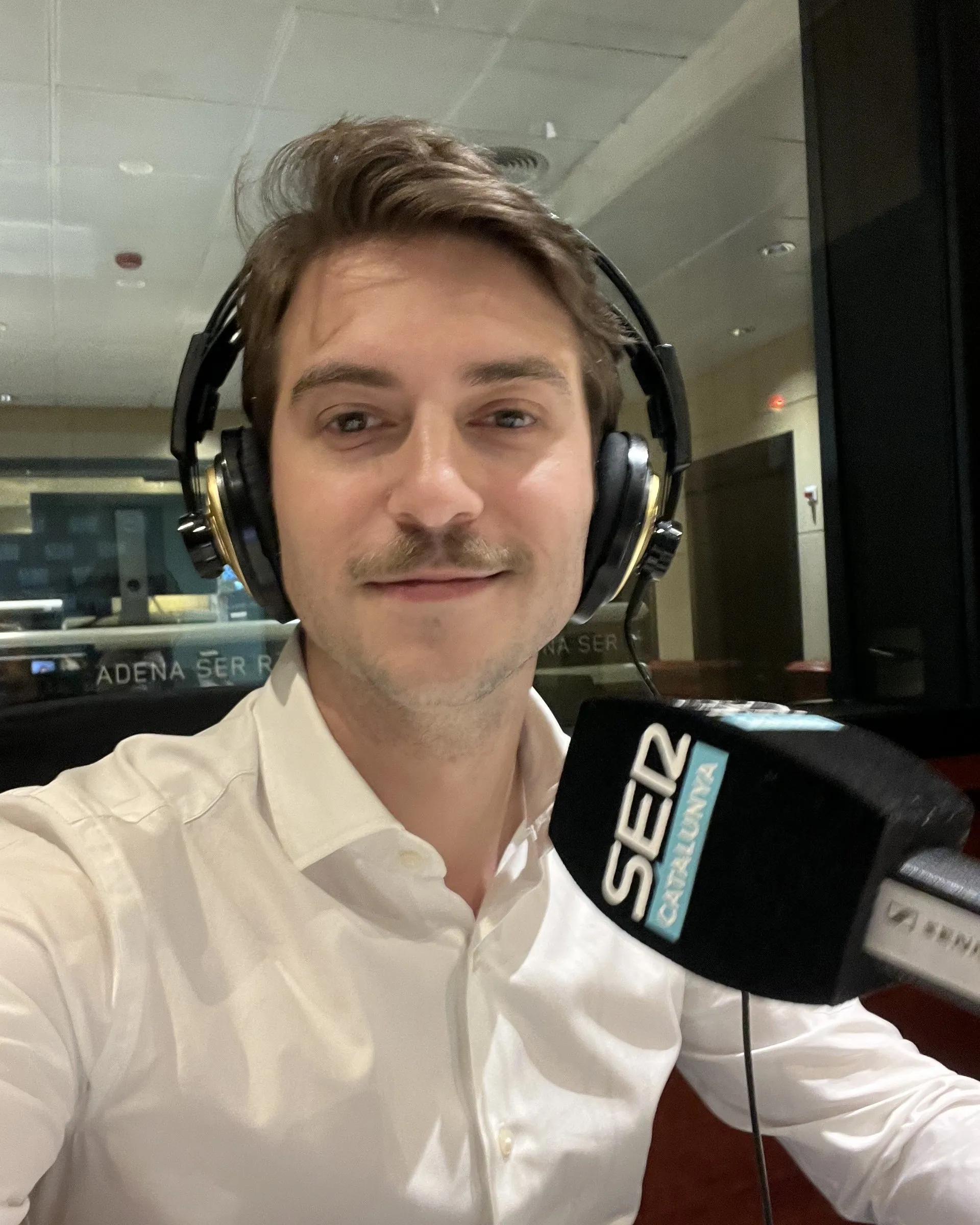 Arnau Baldó durante una entrevista en Cadena SER